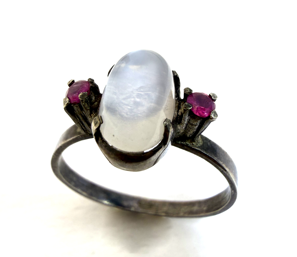Vintage 925 Sterling Silver Moonstone & Ruby Set Ring