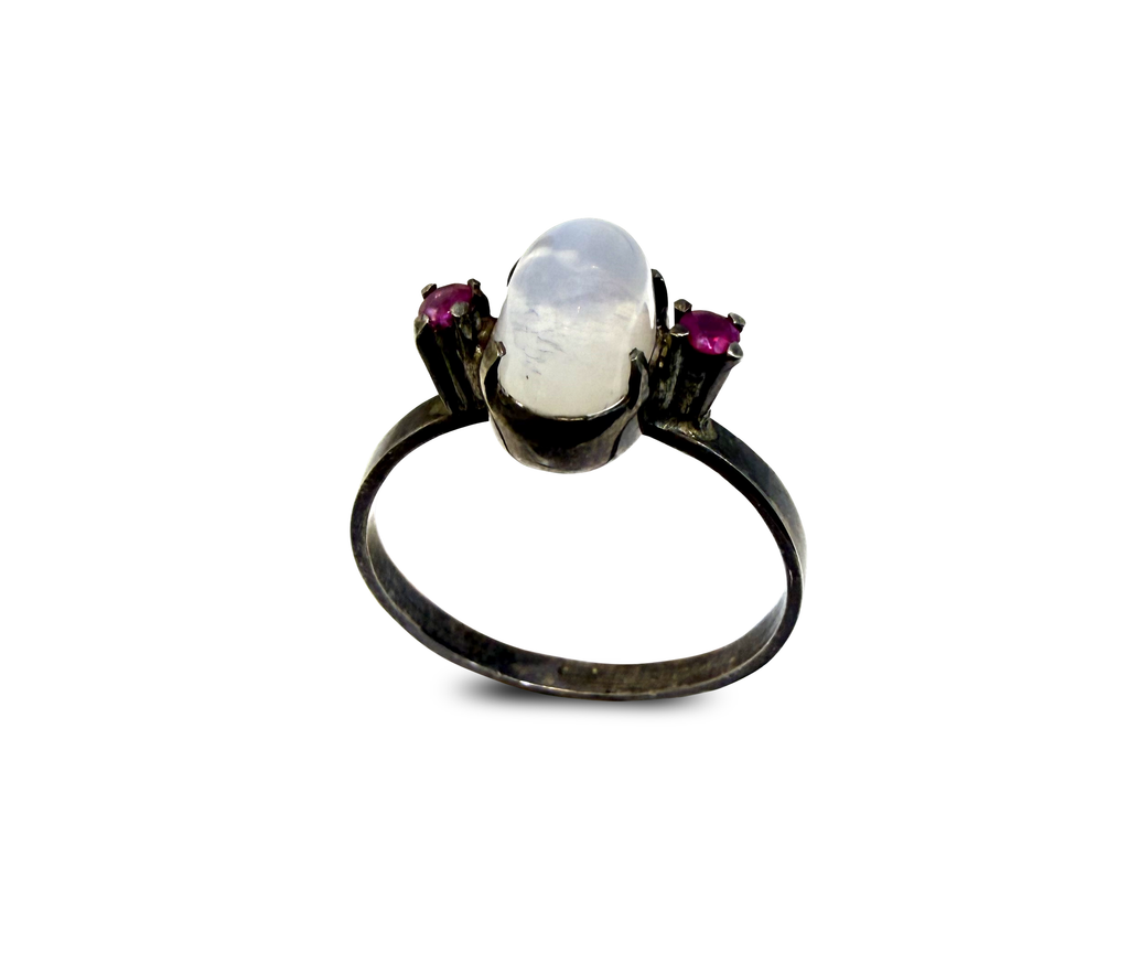 Vintage 925 Sterling Silver Moonstone & Ruby Set Ring